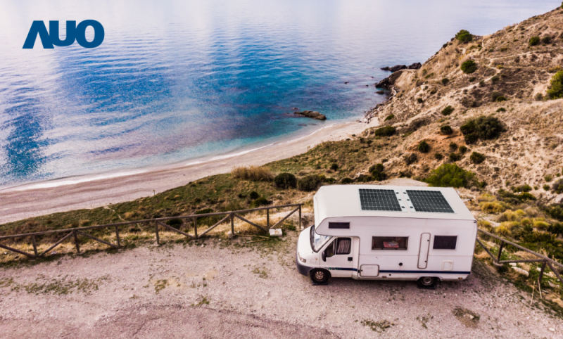 「可撓輕量化太陽光電板SunCurva」使用輕量特殊耐候型複合板取代傳統太陽能板的玻璃前板，不僅降低70%重量，每米平方僅3Kg；具有抗衝擊性能及通過電磁相容性測試，可應用於交通運輸工具，如露營車、遊艇等